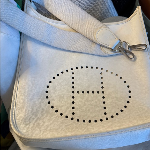 Pre-Owned Hermes PM Evelyne Bag Gen III Clemence
Strap can be change if desired - Picture 9 of 15